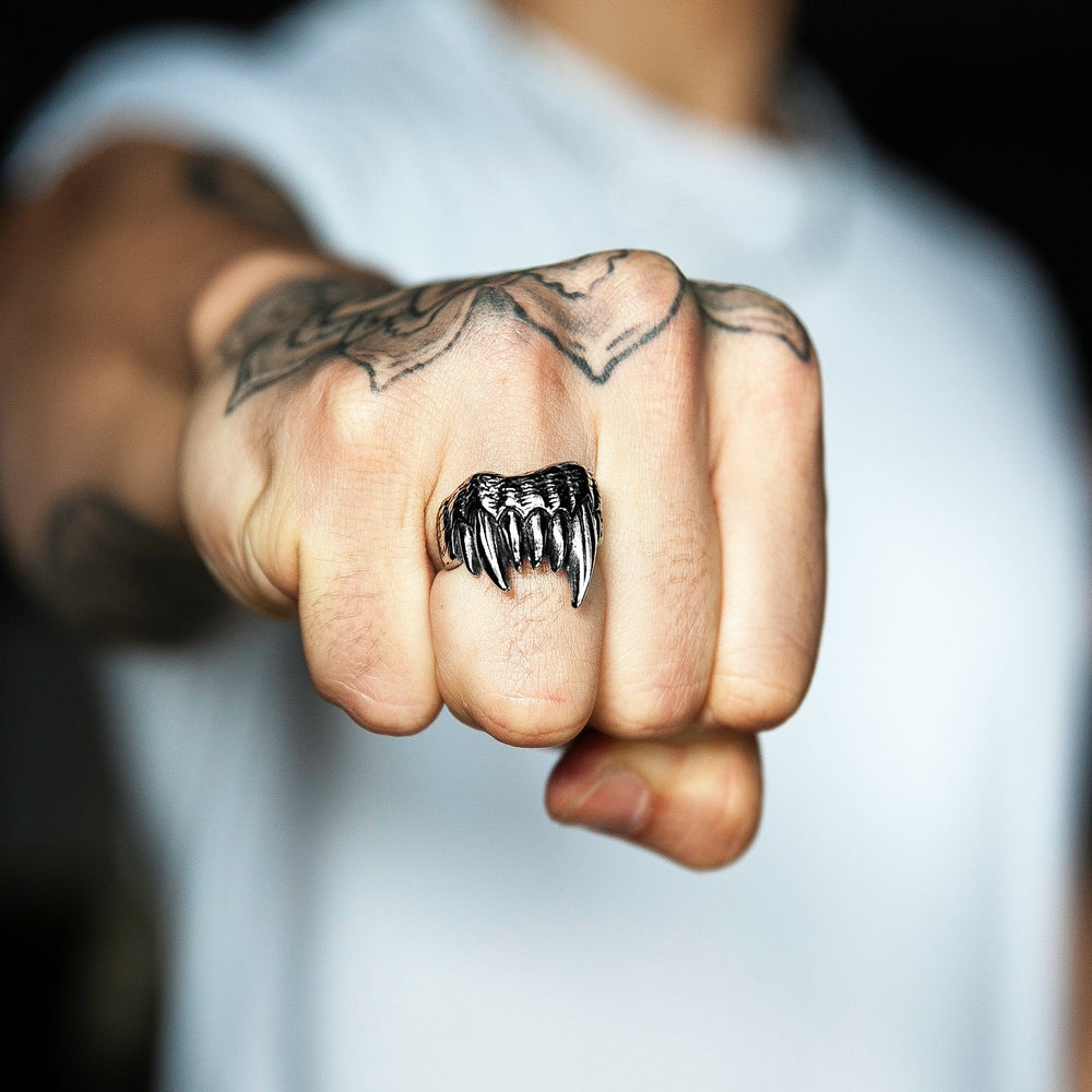 Necklace - Fangs Ring X White Gold